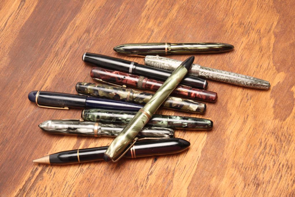 COLLECTION OF TEN VINTAGE FOUNTAIN PENS. (1 of 6)