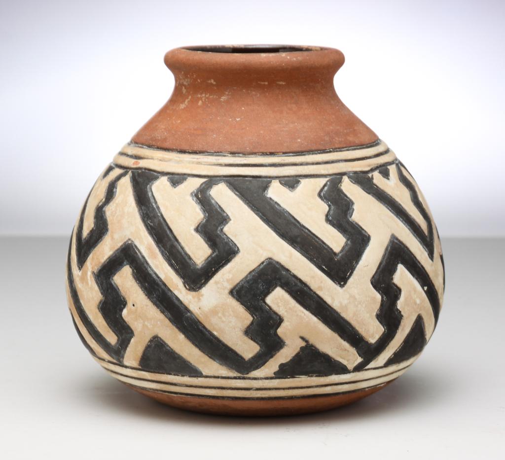 WELLER "SOUEVO" ART POTTERY VASE. (1 of 2)