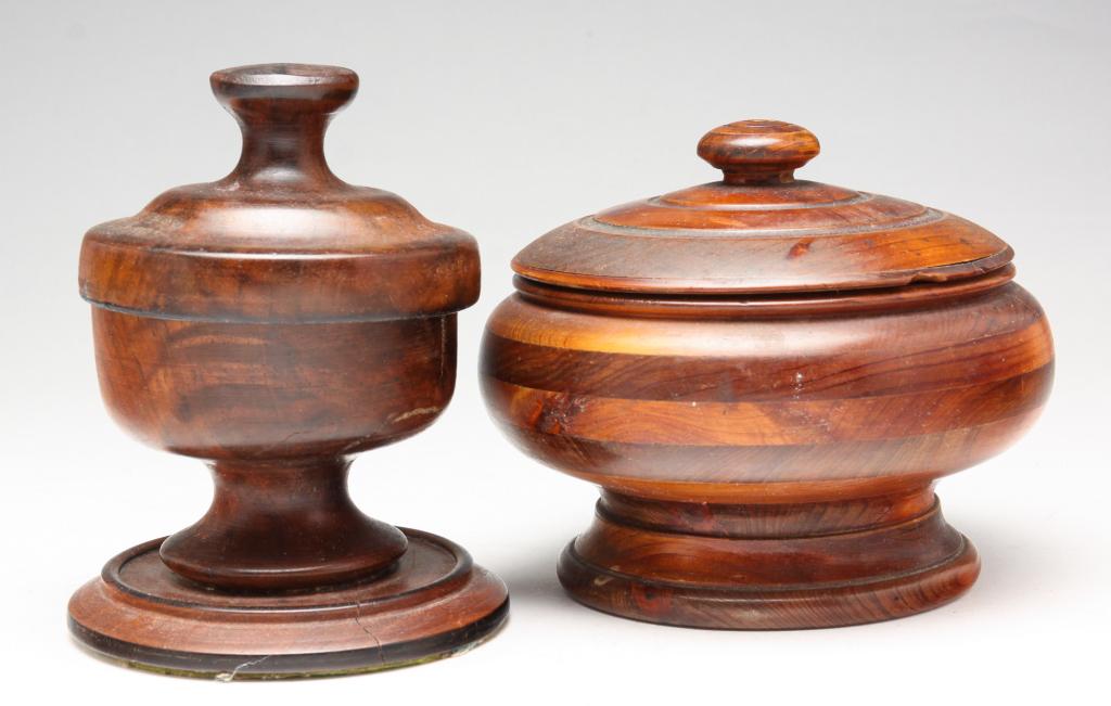TWO AMERICAN TREENWARE JARS. (1 of 3)