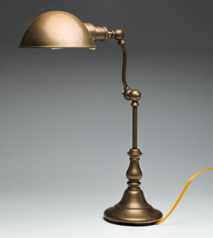 REPRODUCTION BRASS DESK LAMP. (1 of 4)