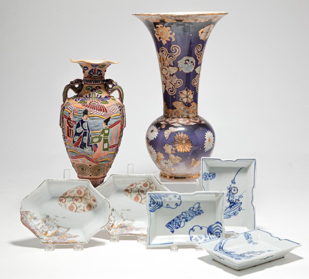 TWO JAPANESE SATSUMA VASES AND FIVE TRAYS. (1 of 10)