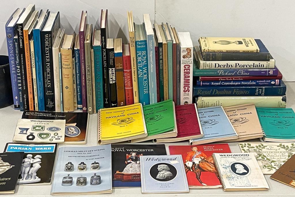 GROUP OF CERAMICS REFERENCE BOOKS. (1 of 4)