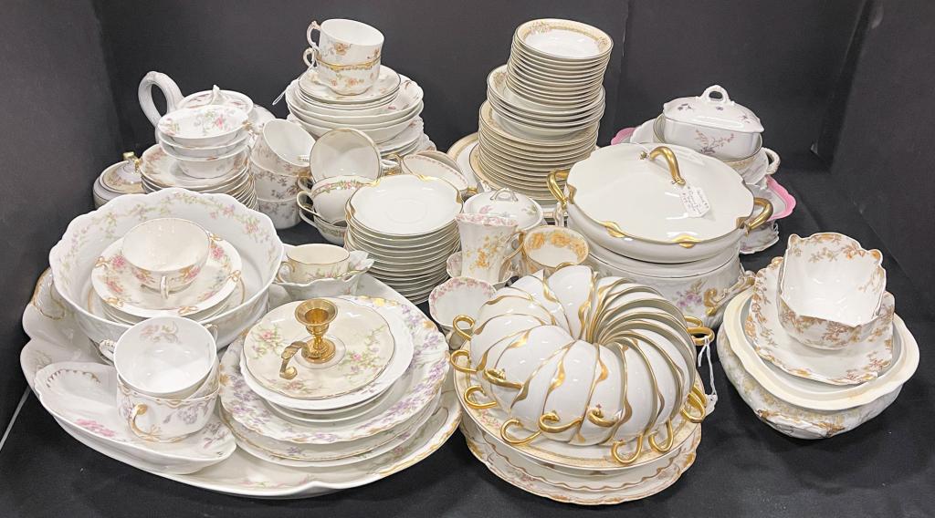 SELECTION OF FRENCH HAVILAND CHINA. (1 of 7)
