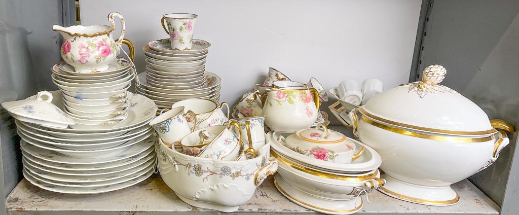 SELECTION OF FRENCH HAVILAND CHINA. (1 of 4)
