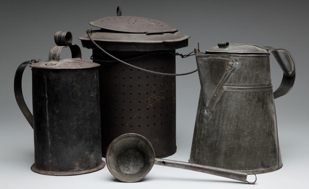 FOUR TINWARE PIECES. (1 of 2)