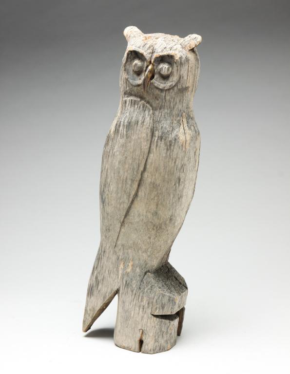 AMERICAN FOLK ART HORNED OWL CARVING. (1 of 4)