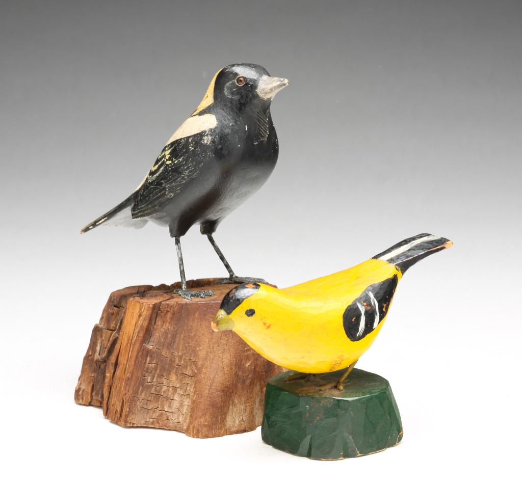 TWO AMERICAN FOLK ART BIRDS. (1 of 3)