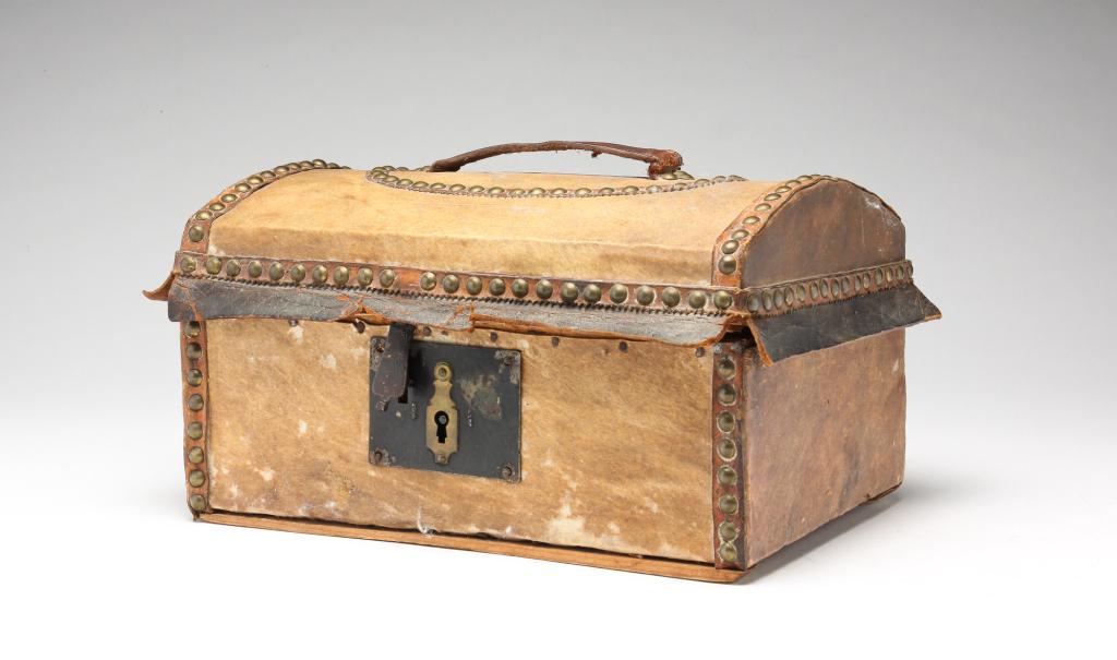 BOSTON HIDE COVERED DOMETOP BOX. (1 of 6)