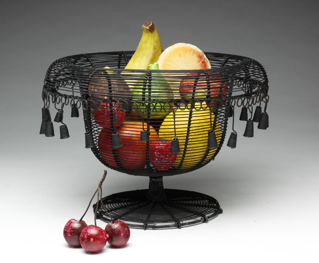 WIRE COMPOTE WITH STONE FRUIT. (1 of 4)