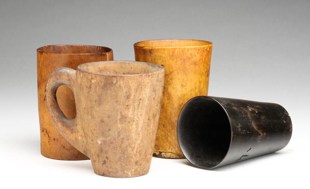 FOUR AMERICAN HORN AND WOOD CUPS. (1 of 3)