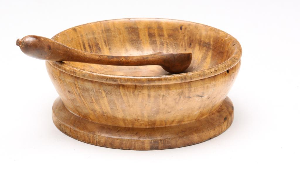 AMERICAN BURL MASTER SALT AND SCOOP. (1 of 3)