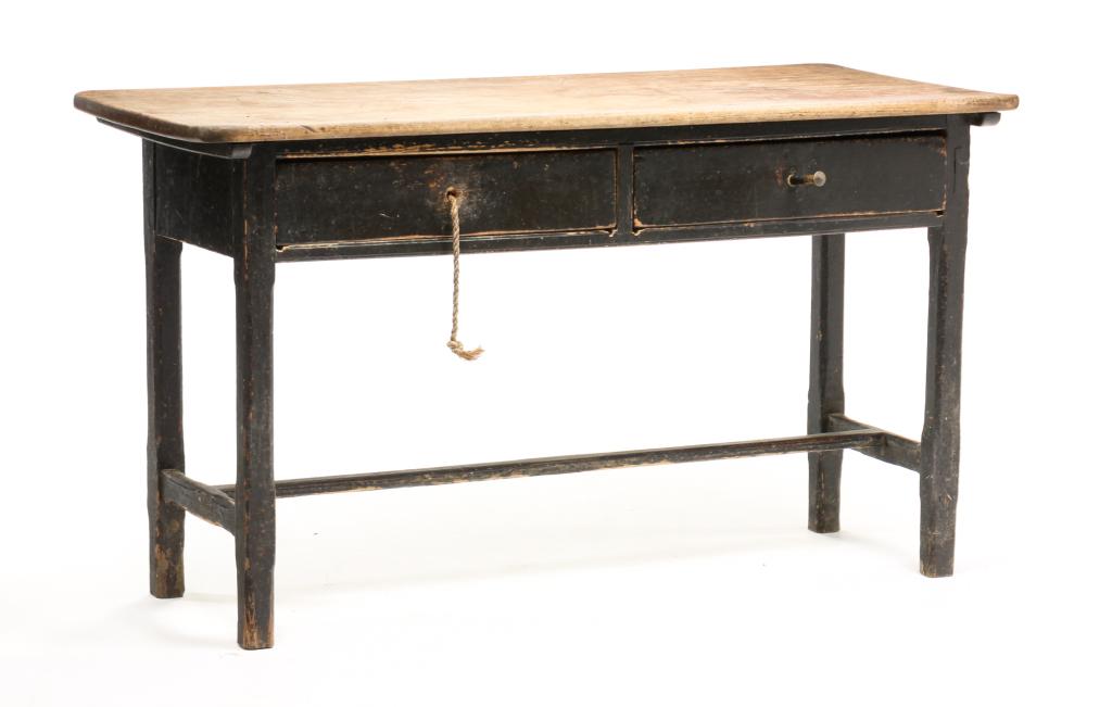 AMERICAN COUNTRY STRETCHER BASE TABLE. (1 of 4)