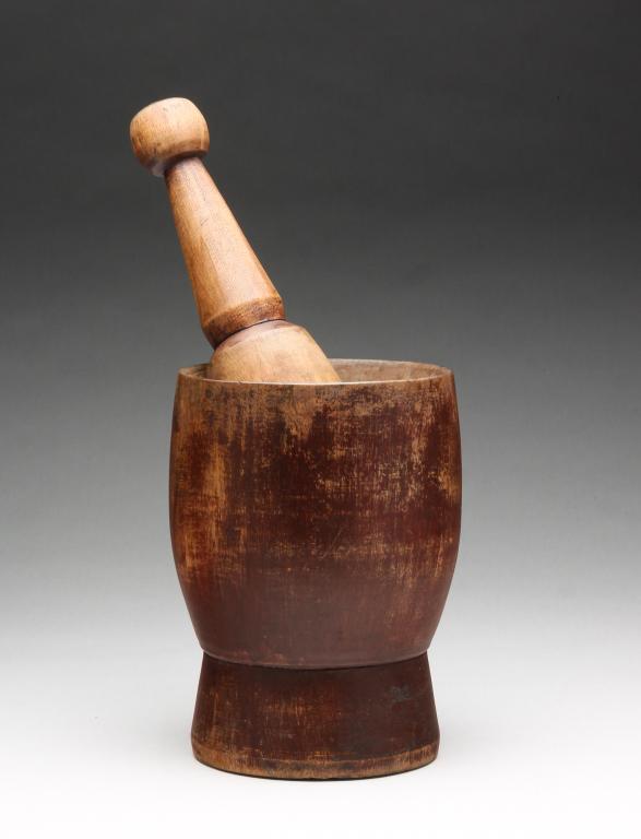 AMERICAN TREENWARE PESTLE. (1 of 4)