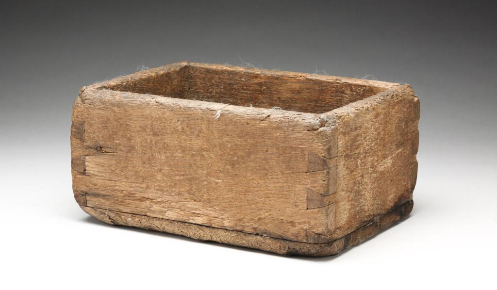 ENGLISH OAK BOX. (1 of 5)