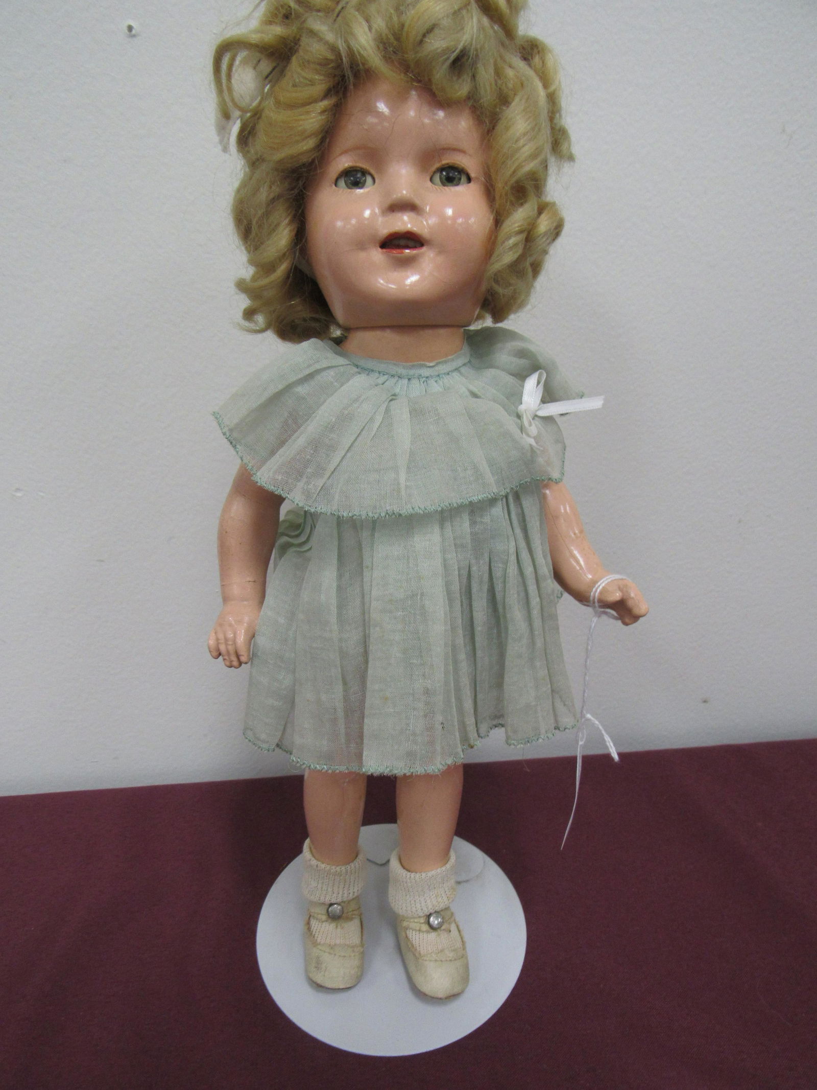 AMERICAN SHIRLEY TEMPLE DOLL (1 of 4)