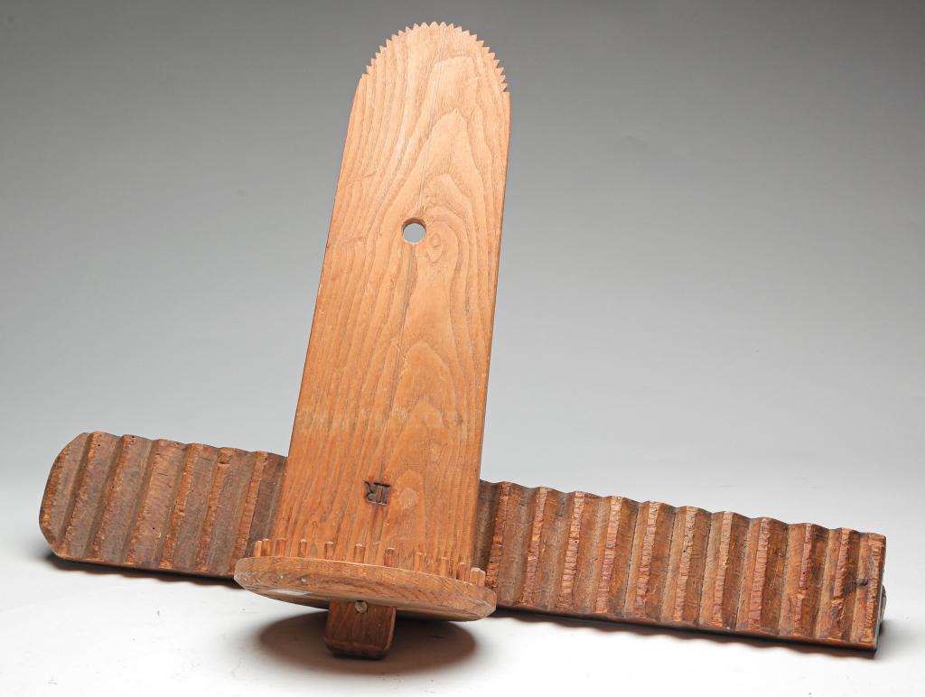 SMOOTHING BOARD AND DRYING RACK.: European, 2nd half 19th century. Smoothing board with scalloped surface, 26"l. and an oak hanging drying rack with pegs. Branded "IR". 18.5"h.