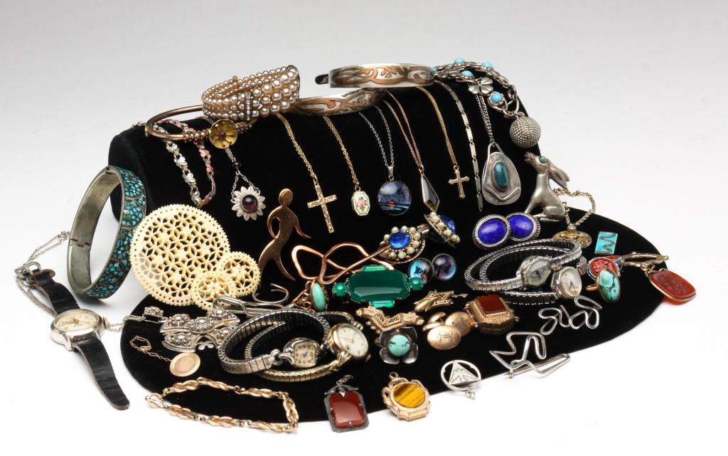 SMALL GROUP VINTAGE COSTUME JEWELRY.: Late 19th - 20th century. Group includes: German sterling Art Deco brooch with green stones; Mexican silver donkey pin; two watch fobs; cufflinks; tie clip; Antaya sterling pendant; carnelian pendant;