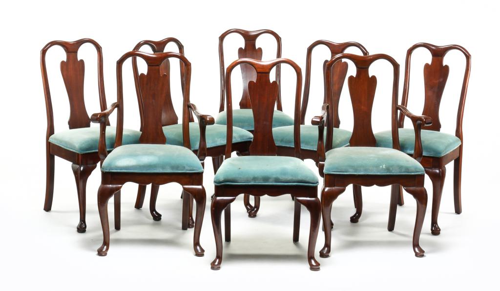 EIGHT AMERICAN QUEEN ANNE STYLE DINING CHAIRS. (1 of 7)