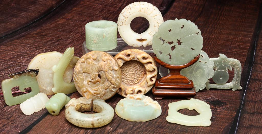 GROUP OF ASIAN CARVED STONE DISKS AND PENDANTS. (1 of 9)