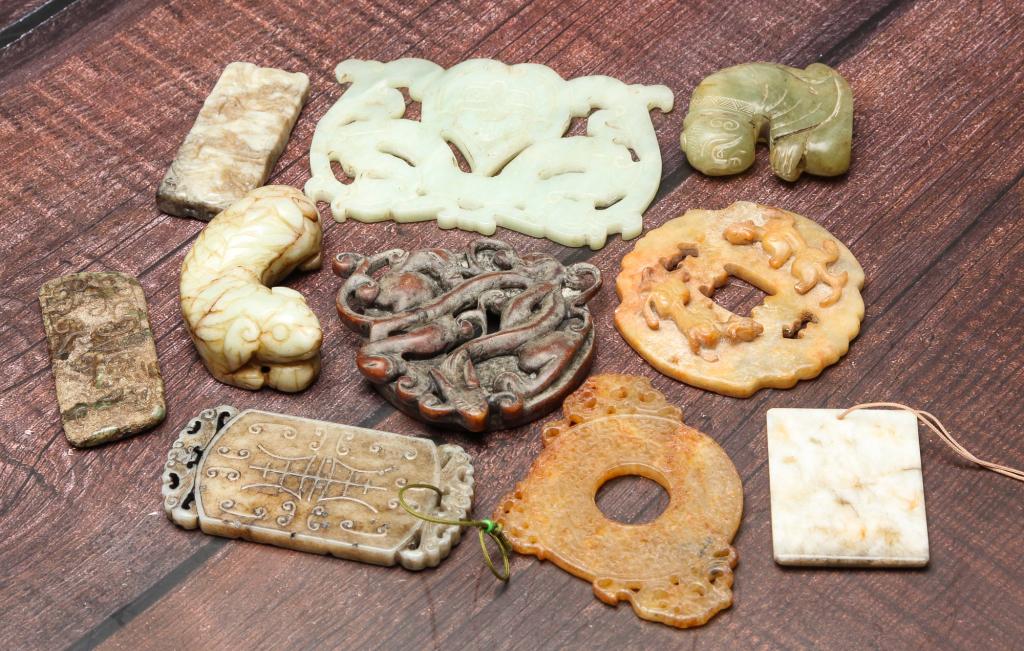 TEN ASIAN STONE CARVINGS INCLUDING PENDANTS. (1 of 8)