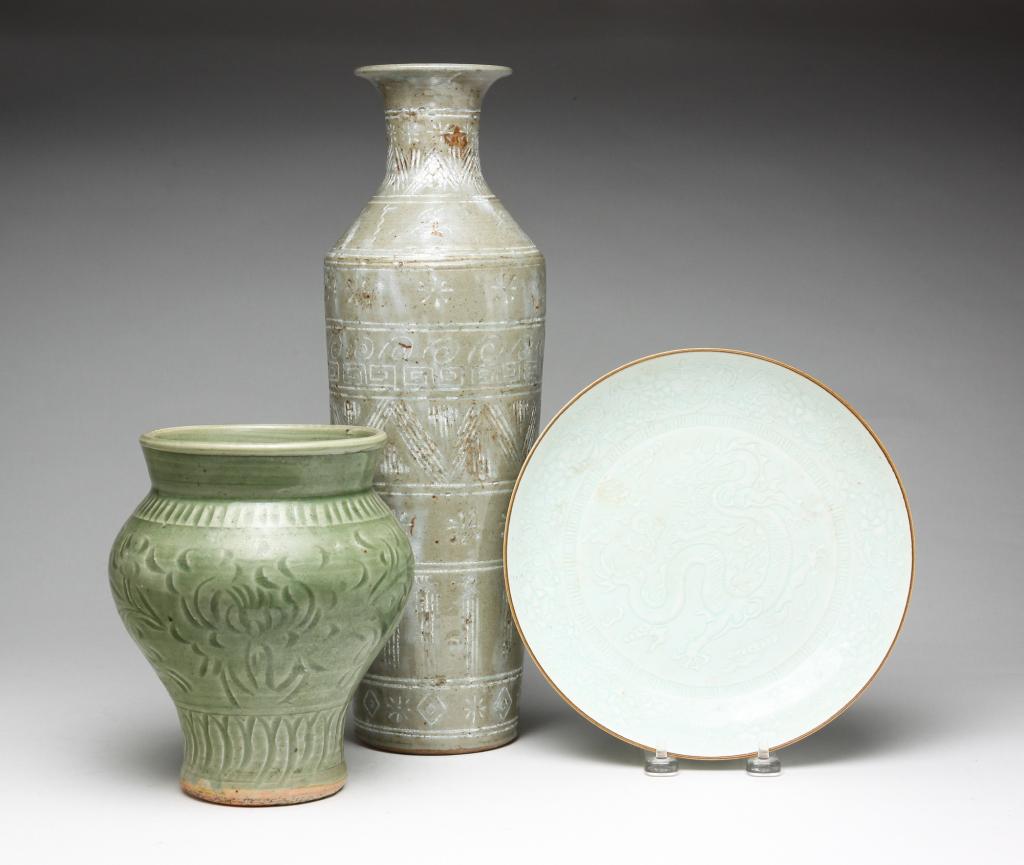 THREE PIECES OF ASIAN POTTERY. (1 of 6)