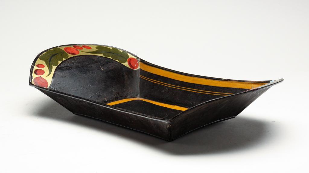 AMERICAN TOLE APPLE TRAY. (1 of 3)