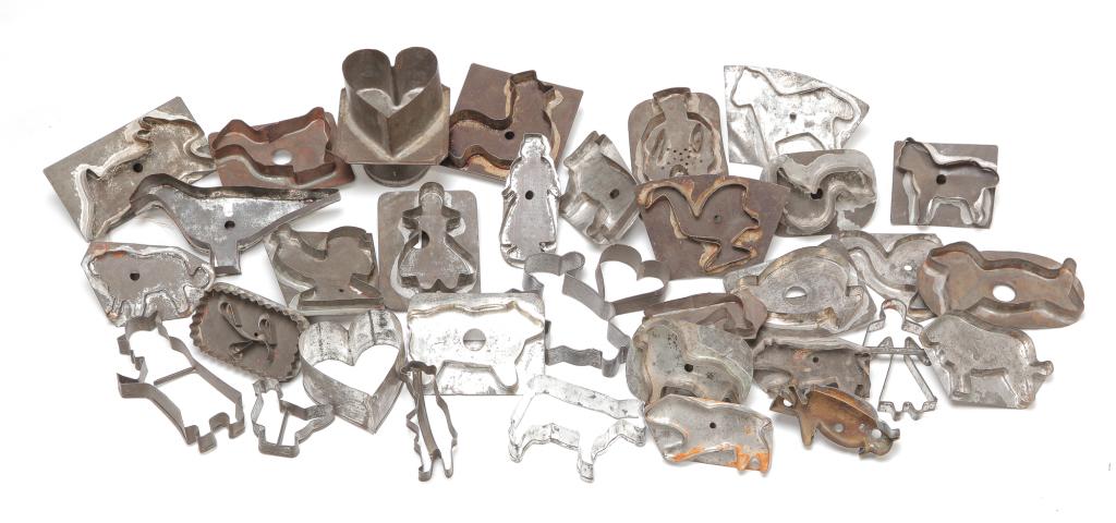 GROUP OF TIN COOKIE CUTTERS. (1 of 5)
