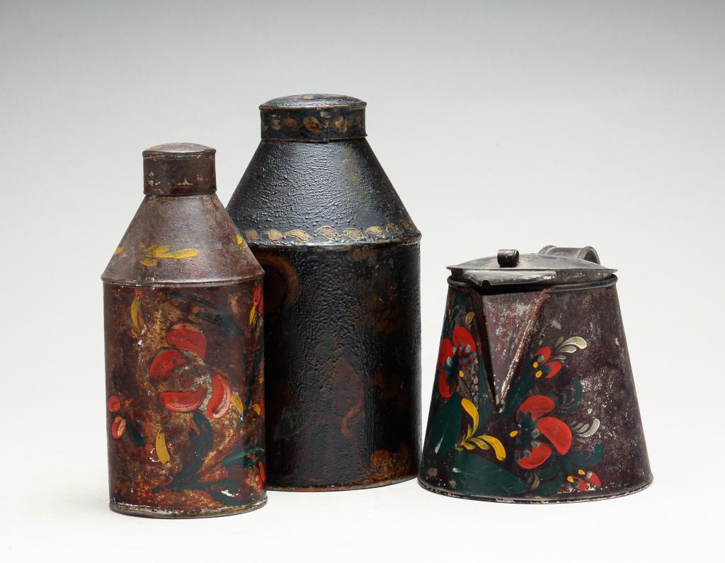 THREE PIECES OF AMERICAN TOLE. (1 of 5)