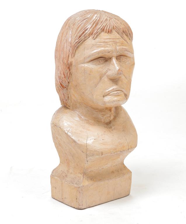 AMERICAN PRIMITIVE CARVED BUST OF A MAN. (1 of 4)