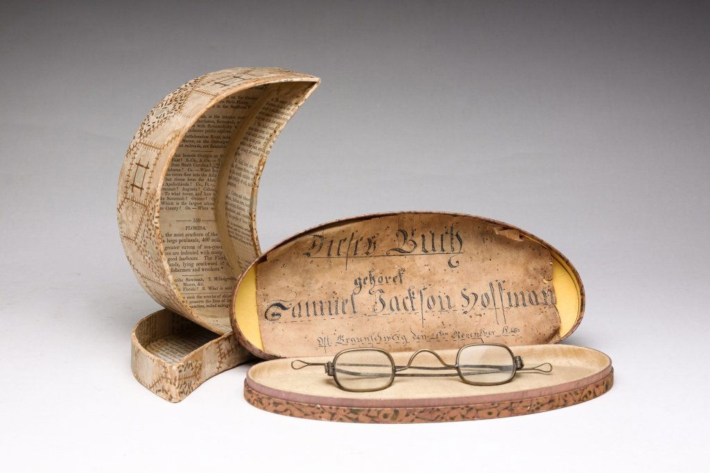 TWO SMALL WALLPAPER BOXES. (1 of 8)