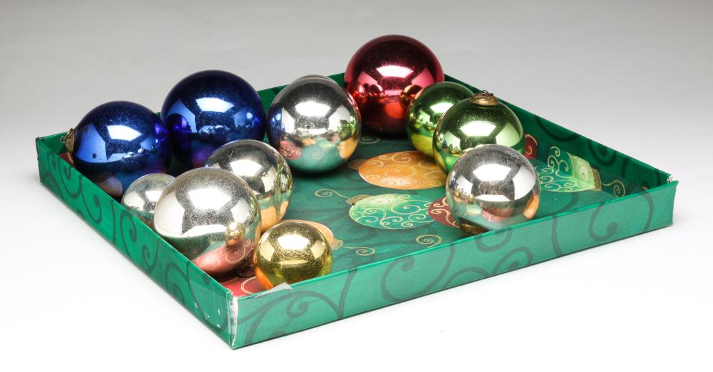 ELEVEN SMALL GERMAN KUGELS. (1 of 2)