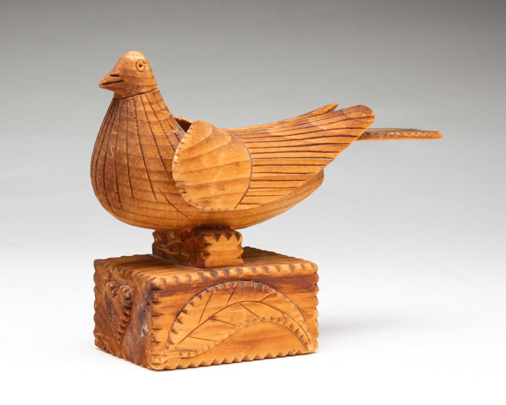 AMERICAN FOLK ART CARVED BIRD. (1 of 5)