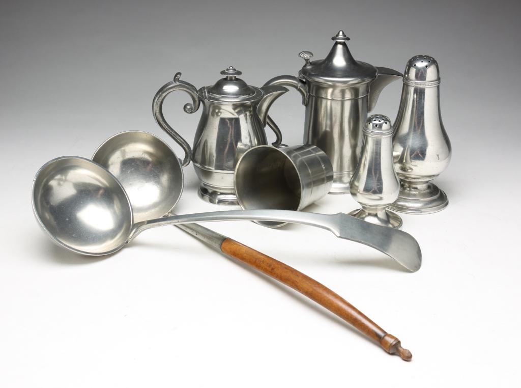 GROUP OF AMERICAN PEWTER.: First half 19th century. Two castors, 4.25"h, 5.5"h., a beaker, 3"h., two ladles including one with wooden handle and faint stamped "Steadman" mark, 14.5"l. and two syrupers. Shell style thumb piece, 