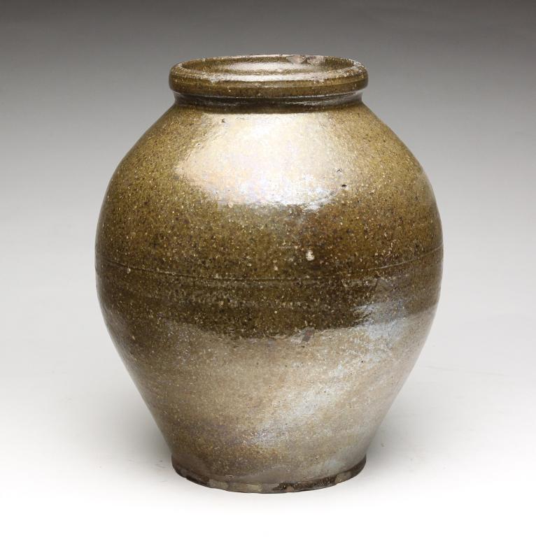 AMERICAN STONEWARE JAR. (1 of 4)