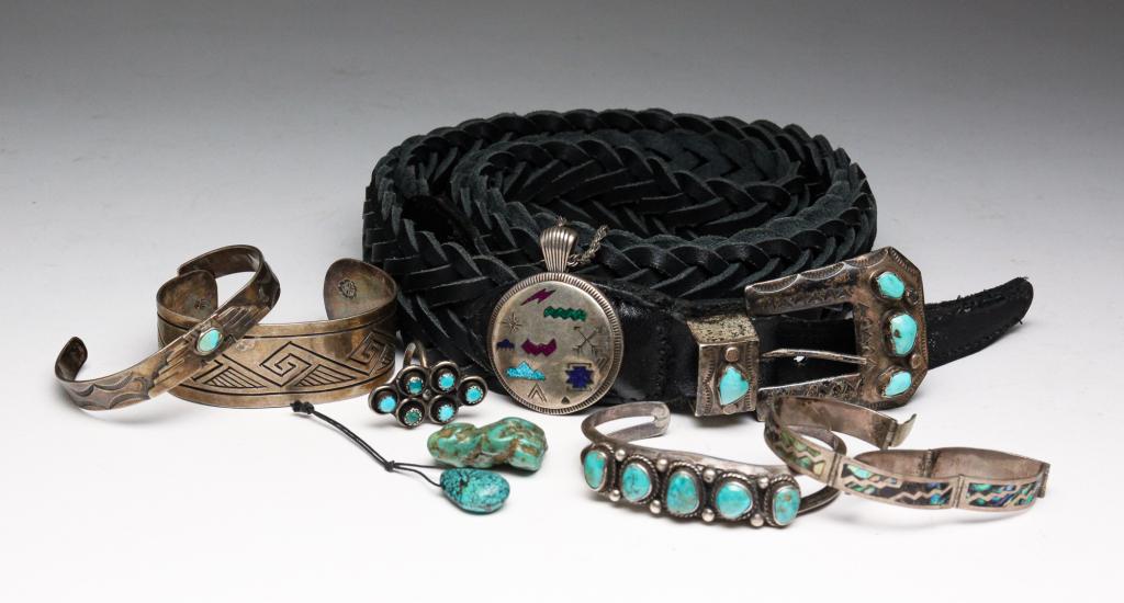 SMALL GROUP VINTAGE NATIVE AMERICAN JEWELRY. (1 of 7)
