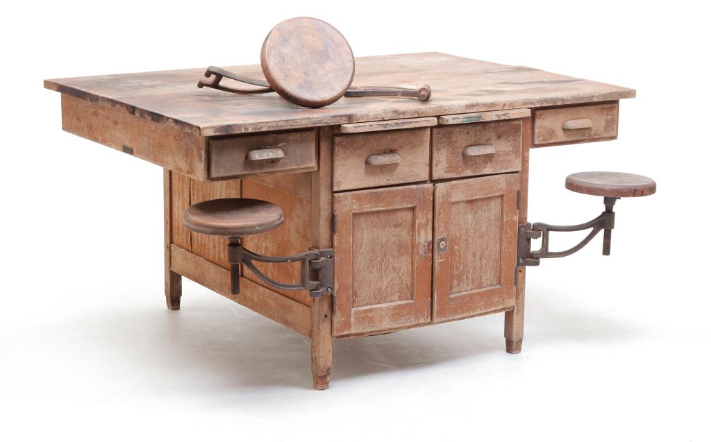 AMERICAN CHEMISTRY LAB BENCH. (1 of 12)