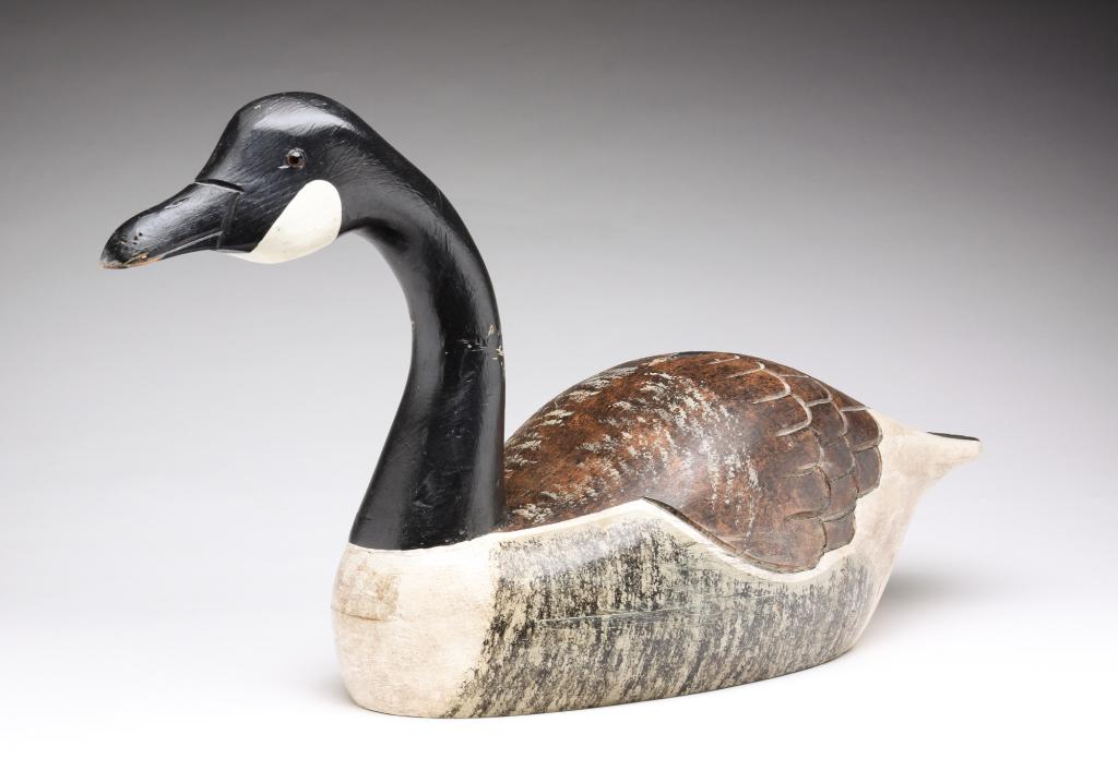 AMERICAN CANADA GOOSE CARVING. (1 of 7)
