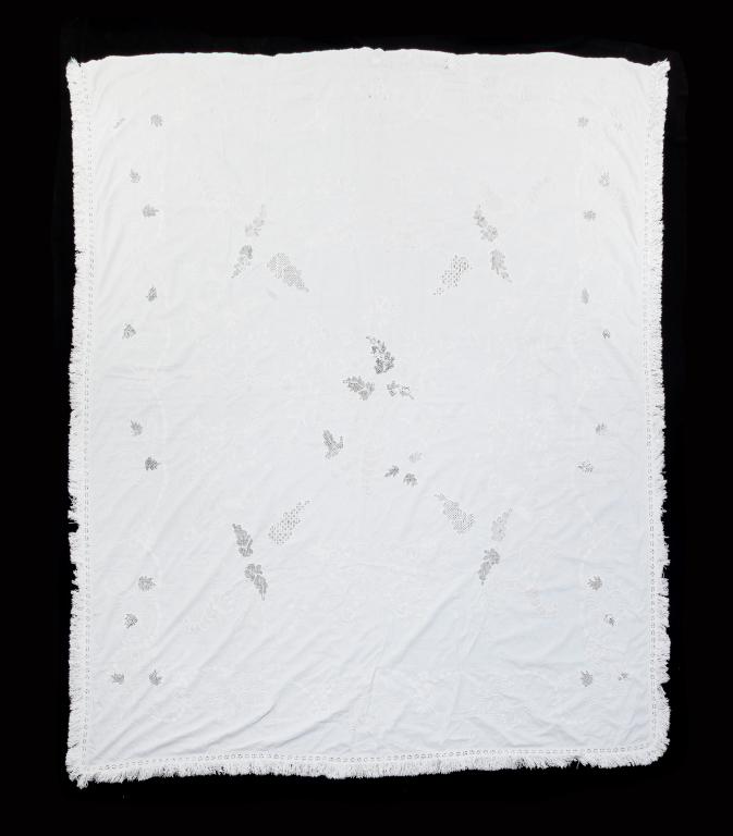 AMERICAN CREWEL WORK BED SPREAD. (1 of 3)