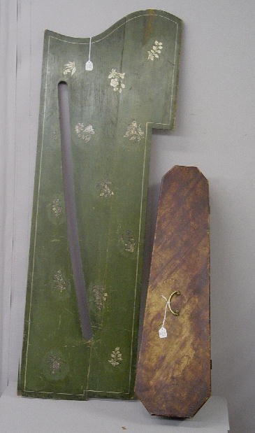 TWO MUSICAL ITEMS WITH PAINTED DECORATIO: TWO MUSICAL ITEMS WITH PAINTED DECORATION. A violin case in pine and basswood with old red sponged decoration. Original brass bale handle. 28"w. 8 1/2"d. 4 1/2"h. Harpsichord sound board in old green