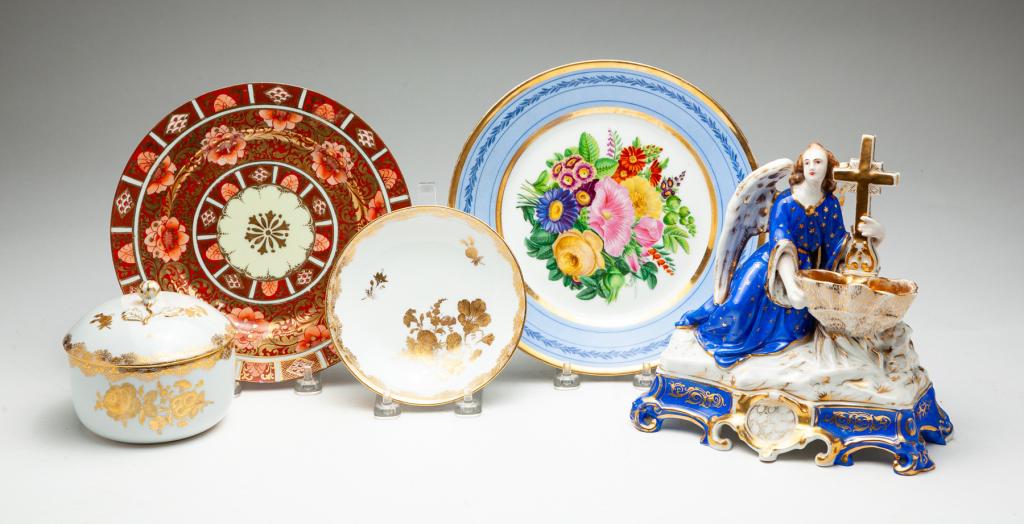 FOUR PIECES OF EUROPEAN PORCELAIN. (1 of 12)