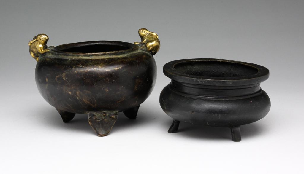 TWO CHINESE BRONZE BOWLS. (1 of 6)