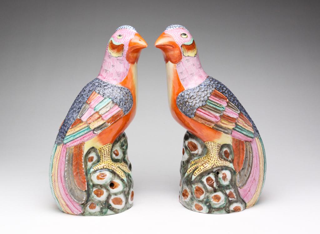 PAIR OF CHINESE PORCELAIN PHOENIX BIRDS. (1 of 4)