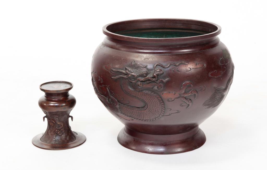 TWO JAPANESE BRONZE VASES. (1 of 6)