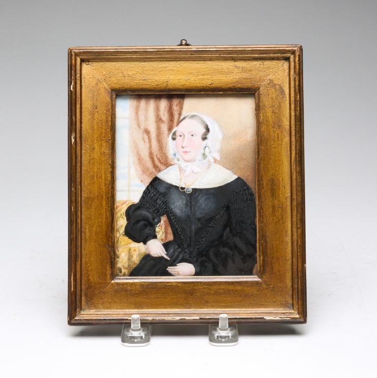 MINIATURE PORTRAIT OF A WOMAN. (1 of 3)