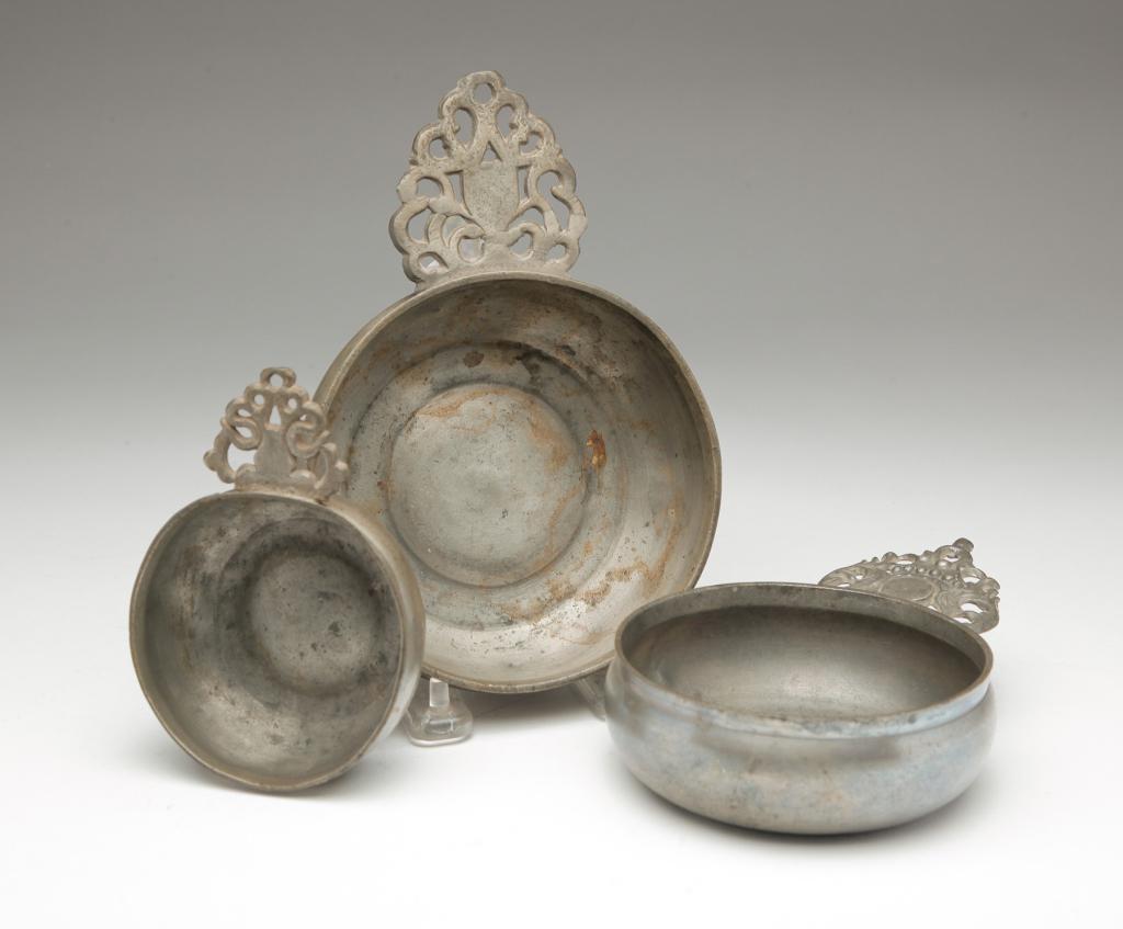 THREE PEWTER PORRINGERS. (1 of 3)