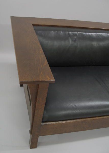CONTEMPORARY "STICKLEY" PRAIRIE SETTLE. Oak in a - 5
