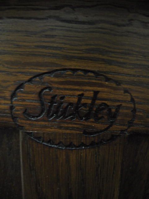 CONTEMPORARY "STICKLEY" PRAIRIE SETTLE. Oak in a - 9