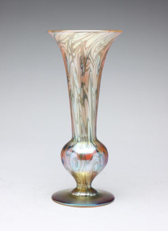 SIGNED QUEZAL ART GLASS VASE. (1 of 6)