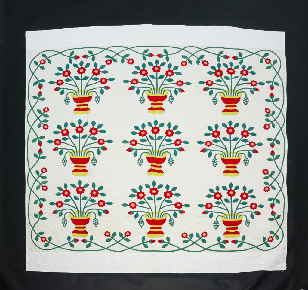 AMERICAN APPLIQUE QUILT. (1 of 3)