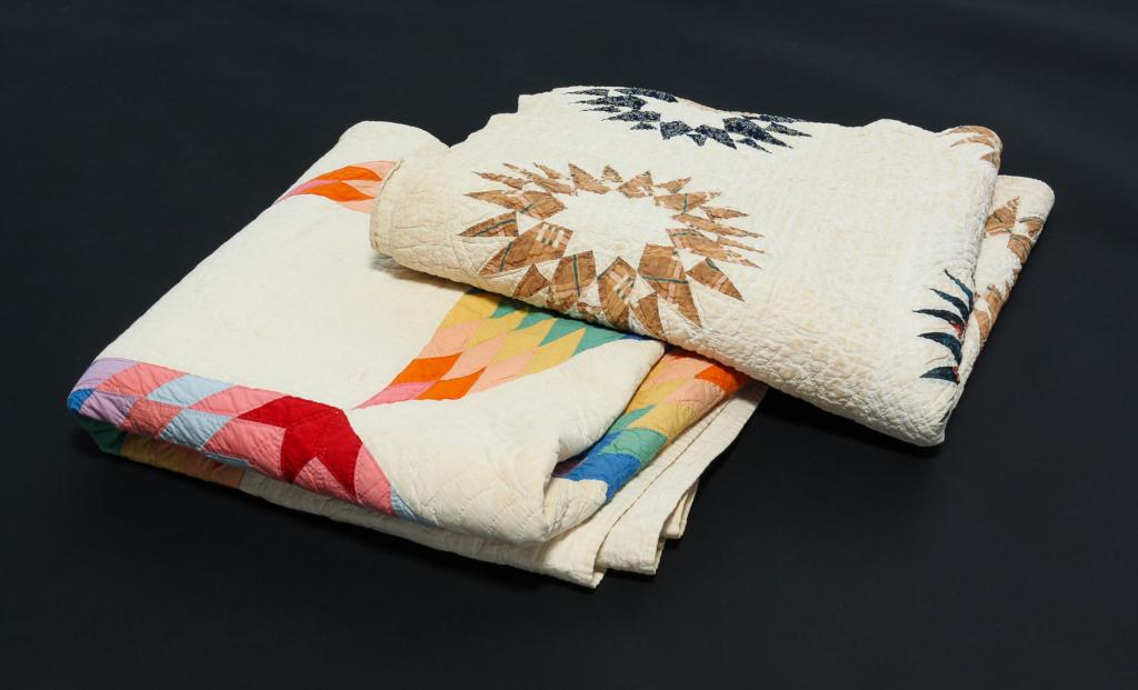 TWO AMERICAN PIECED QUILTS. (1 of 5)